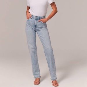 Abercrombie Curve Love 90s Ultra High Rise 90s Straight Jean 28/6L